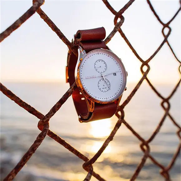 Fashionable Men's Quartz Watch with Calendar Feature