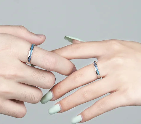 Small Design Feeling Rings - A Stylish Pair