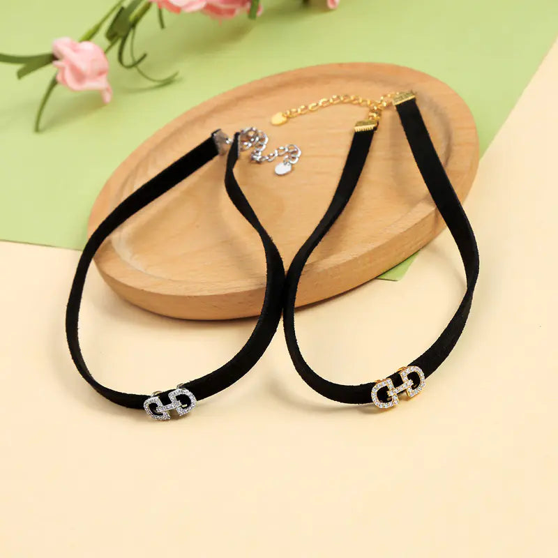 Fashionable Velvet Choker for Trendy Individuals