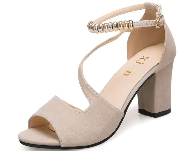 Modische Damen Sandalen mit dickem Mittelabsatz und Schnalle